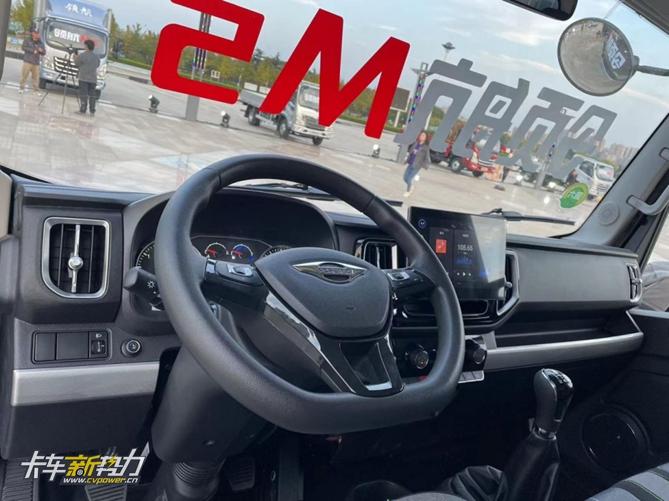1667123095522.jpg 副本(修订)这款轻卡发布会让龙城万人空巷,领航M5为啥这么牛? - 副本321.jpg