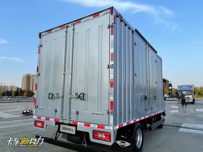 1667123144523.jpg 副本(修订)这款轻卡发布会让龙城万人空巷,领航M5为啥这么牛? - 副本1008.jpg