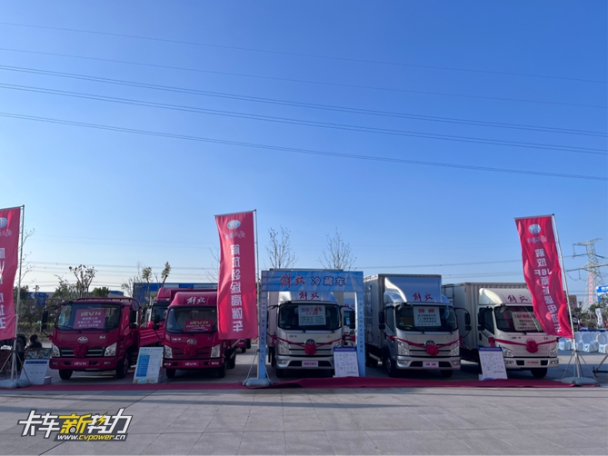 1667474295162.jpg 副本主推车型齐上阵 解放轻卡展示“实力与狠活”130.jpg