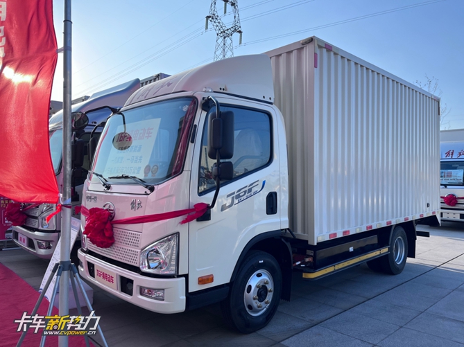 1667474463599.jpg 副本主推车型齐上阵 解放轻卡展示“实力与狠活”1528.jpg