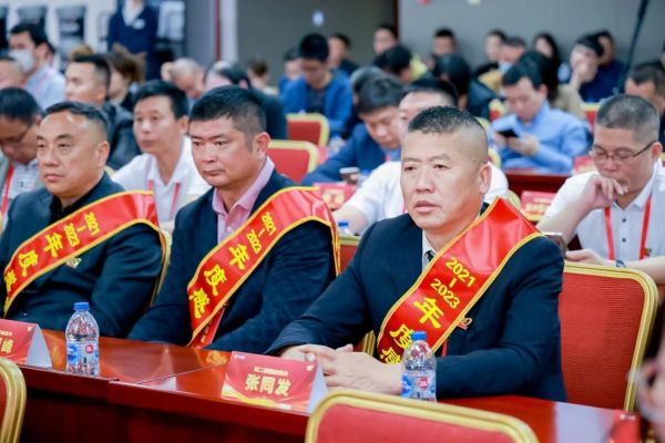 四十年风雨同舟，张同发与东风多利卡的卡车生涯