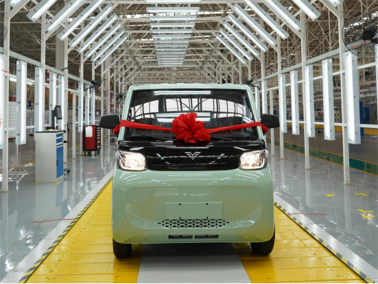 越级优势 引领风尚，新能源MINI卡雷驰·仁T10震撼下线！