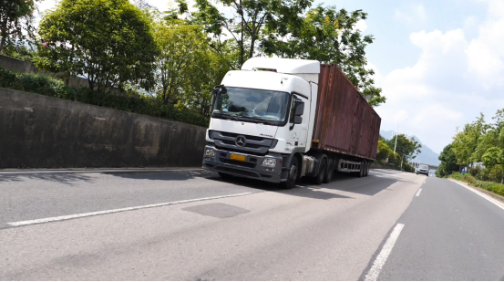 里程超300万公里 时间验证奔驰卡车长效全勤