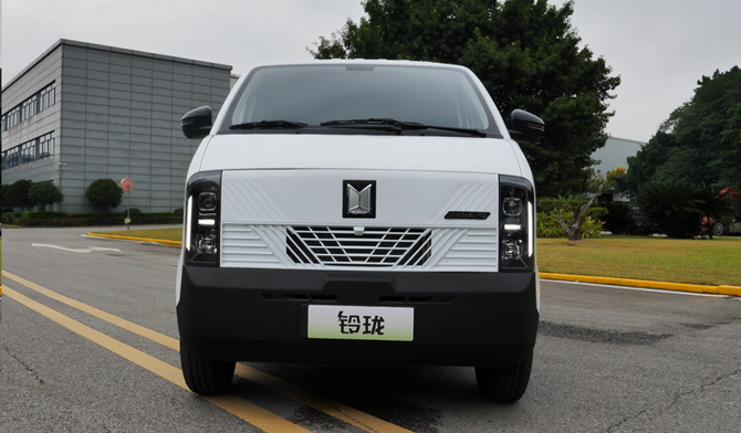 庆铃铃珑VAN媒体首测：重新定义城配物流的“高效电VAN”