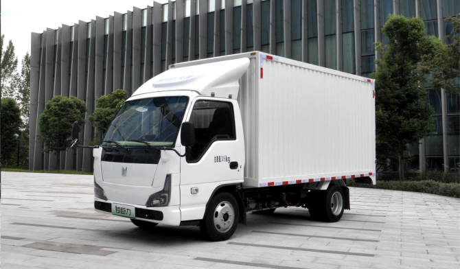 庆铃铃巨力抢先试驾 城配运输“六边形”战士驾到